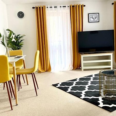Smartrips Apartments - Lakeside/Thurrock West Thurrock Bagian luar foto
