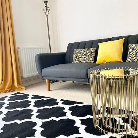Smartrips Apartments - Lakeside/Thurrock West Thurrock Bagian luar foto