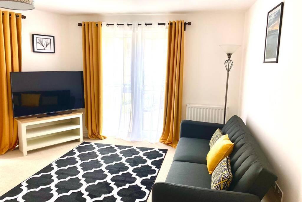 Smartrips Apartments - Lakeside/Thurrock West Thurrock Bagian luar foto