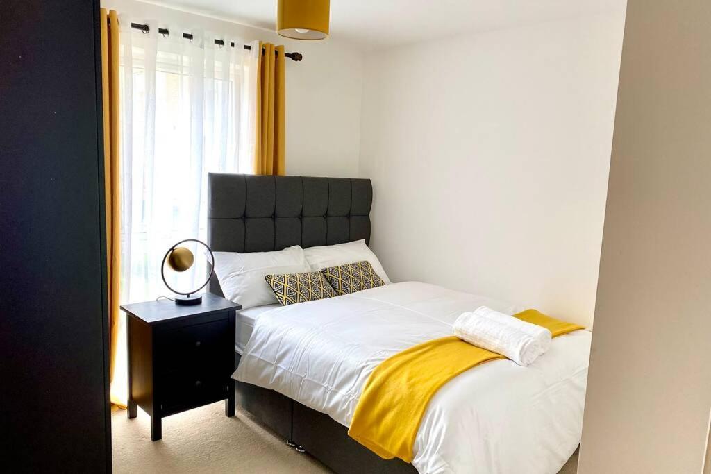 Smartrips Apartments - Lakeside/Thurrock West Thurrock Bagian luar foto