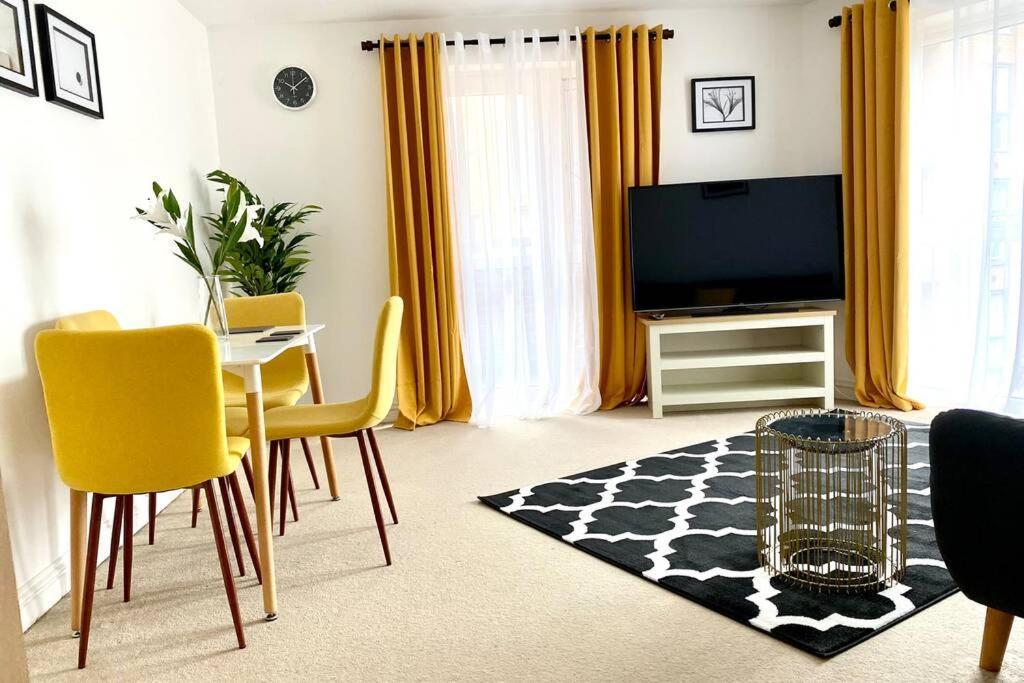 Smartrips Apartments - Lakeside/Thurrock West Thurrock Bagian luar foto