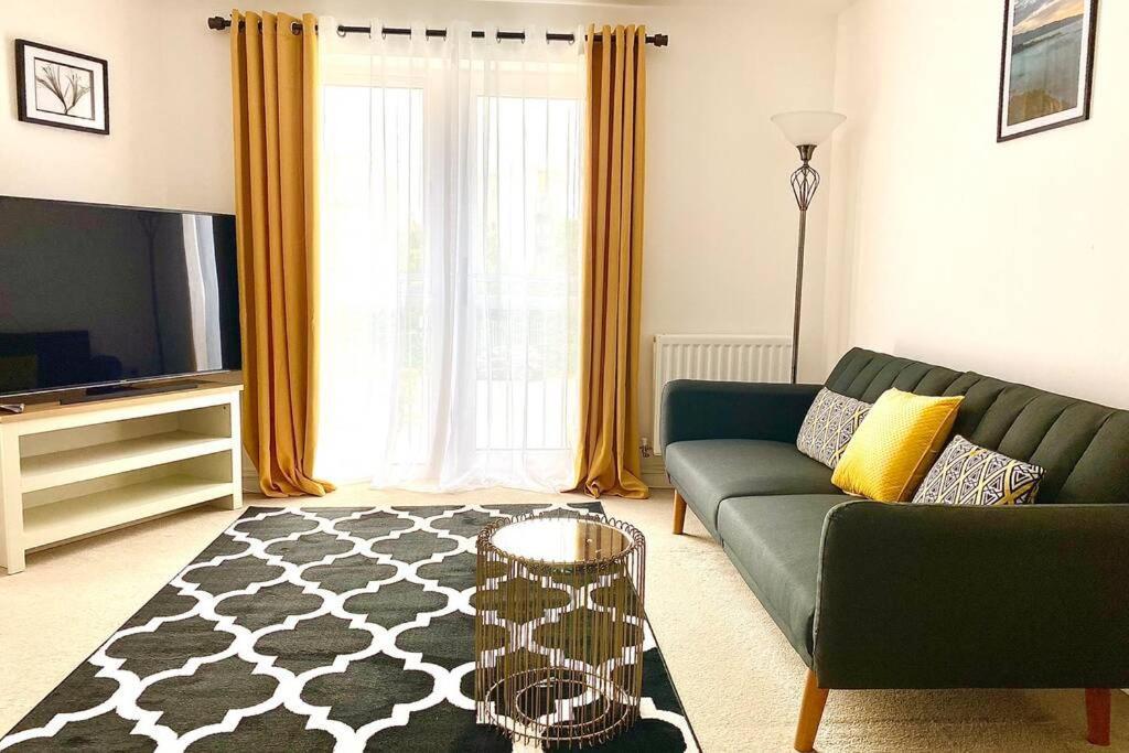 Smartrips Apartments - Lakeside/Thurrock West Thurrock Bagian luar foto