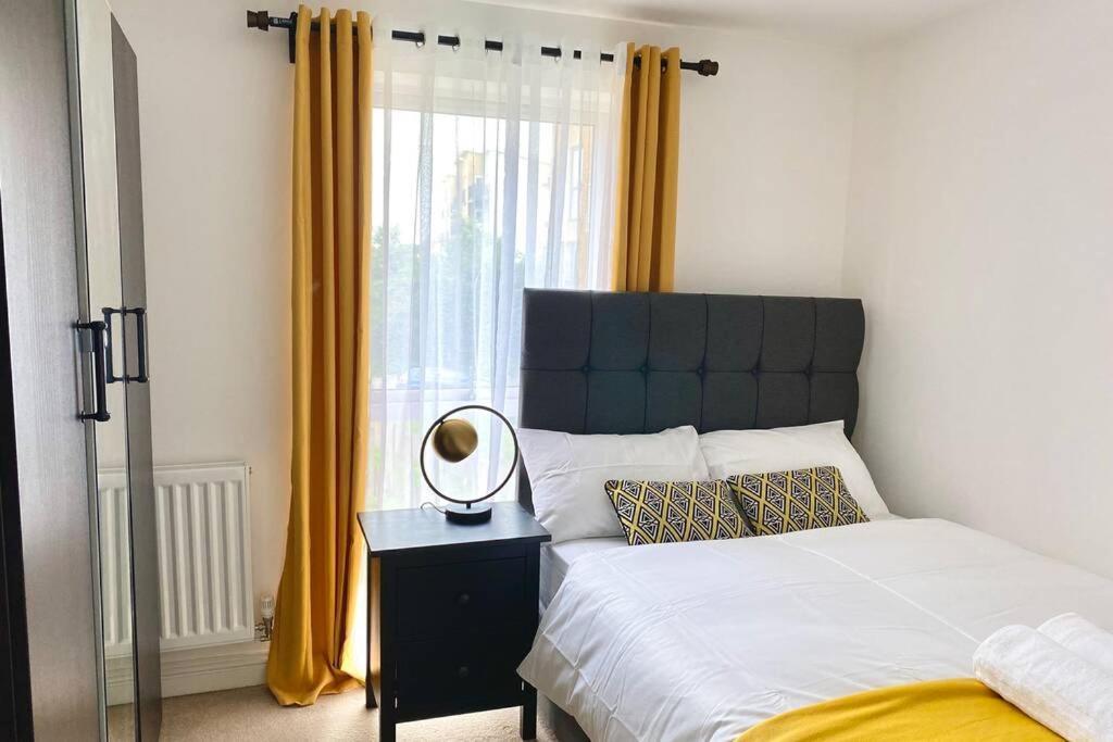 Smartrips Apartments - Lakeside/Thurrock West Thurrock Bagian luar foto
