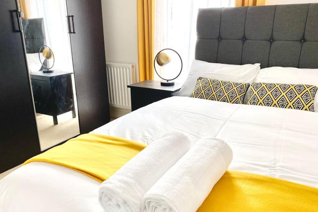 Smartrips Apartments - Lakeside/Thurrock West Thurrock Bagian luar foto