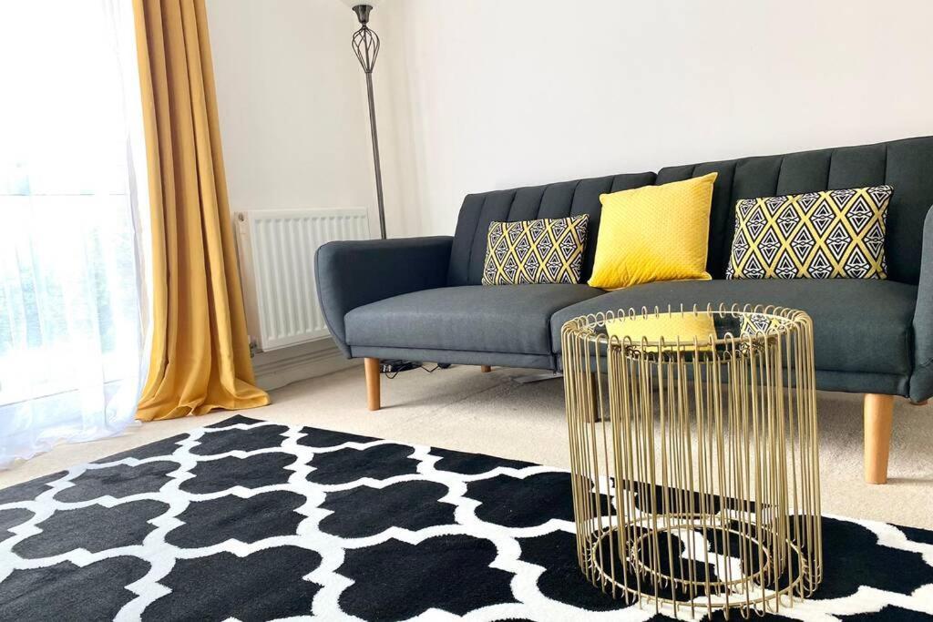 Smartrips Apartments - Lakeside/Thurrock West Thurrock Bagian luar foto