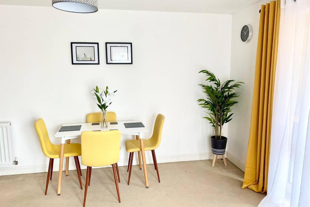 Smartrips Apartments - Lakeside/Thurrock West Thurrock Bagian luar foto